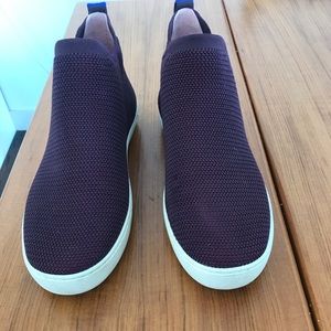 Rothys Chelsea boot in Berry Lattice Stitch size 12